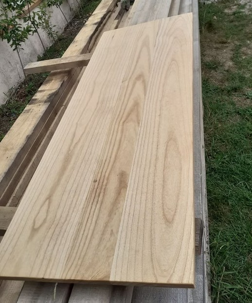 Madera de paulownia seca con sus típicas vetas